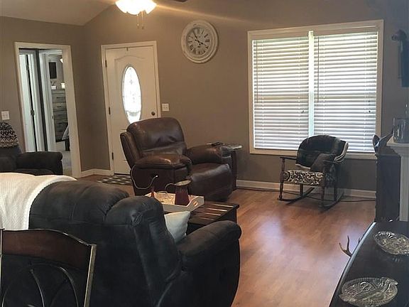 3rd image of 62 Willow Wood Ln