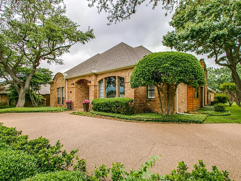 1325 Shamrock Ln — Photo 3