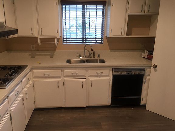 3rd image of 612 W 43rd St