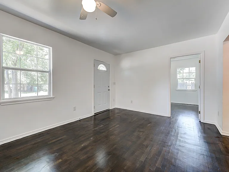2416 SW 33rd St — Photo 12