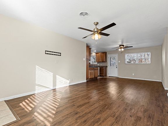 4th image of 1001 Altamont Dr