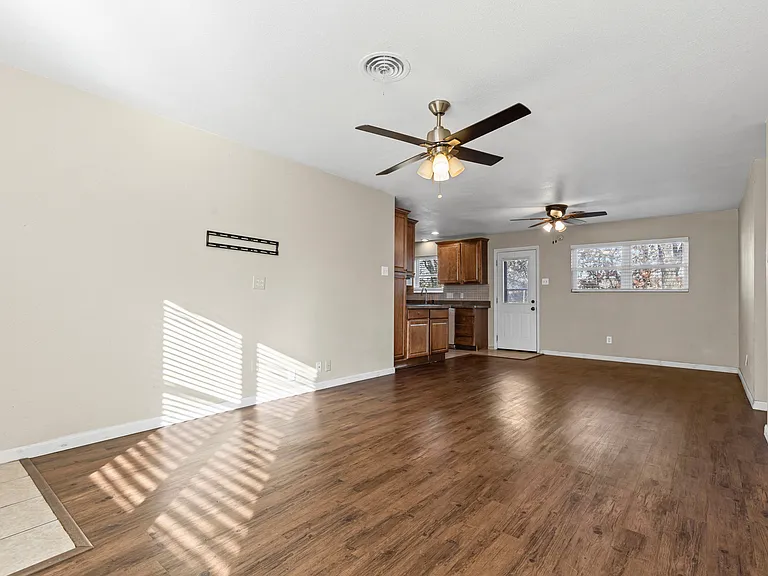 1001 Altamont Dr — Photo 4