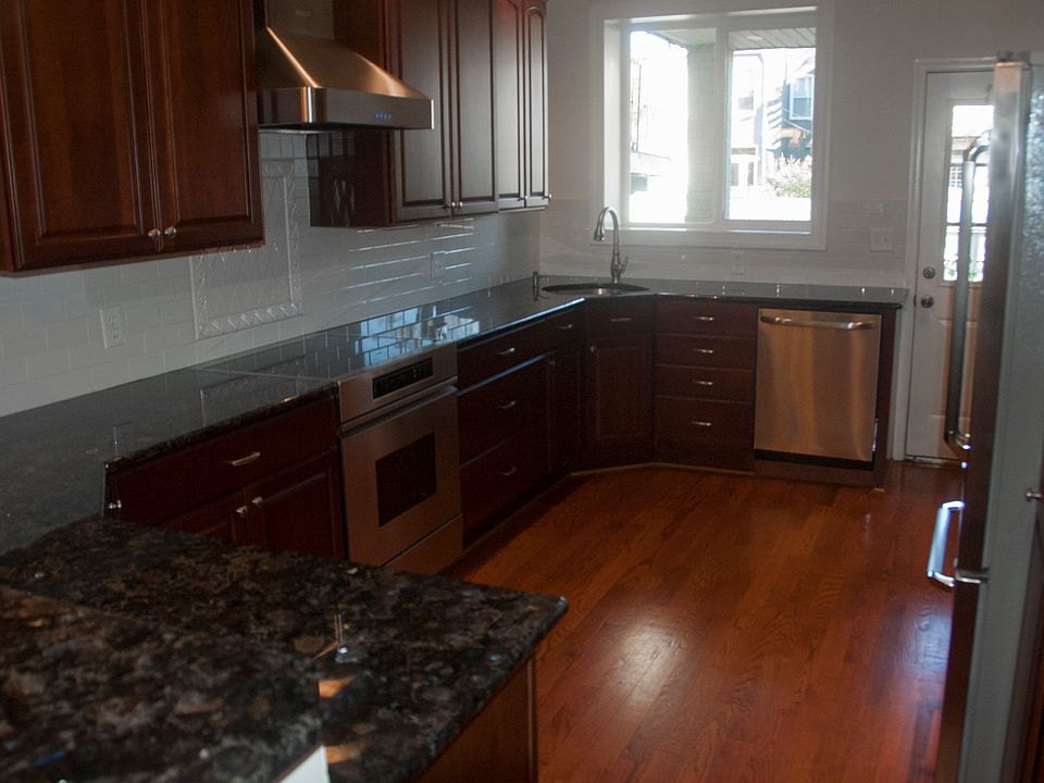 Kitchen (1st Floor)