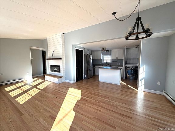 4th image of 101 Rosevale Avenue E