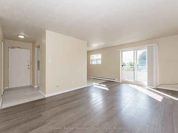 5th image of 10 Glenbrook Dr