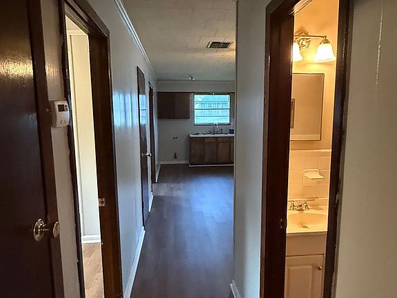 4th image of 203 Van Buren Dr