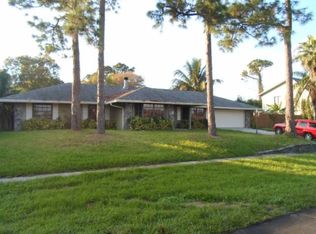 767 Briarwood Dr, Haverhill, FL 33415