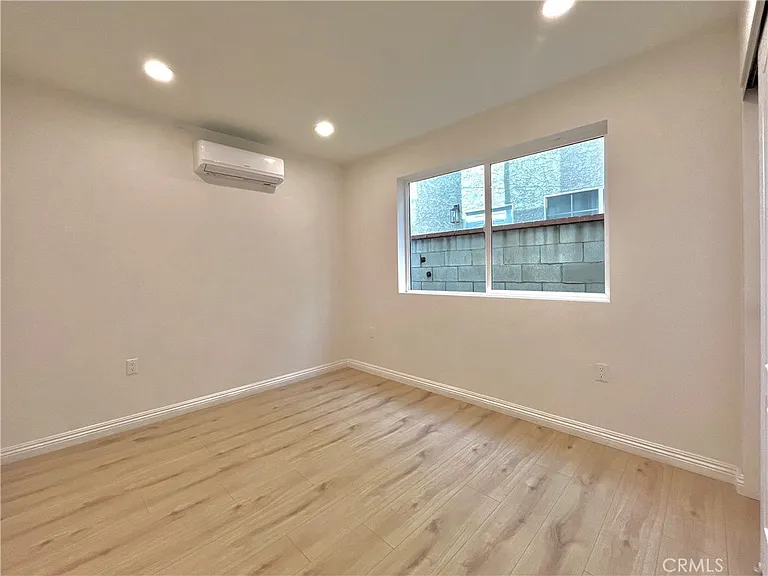 938 E Sandra Ave — Photo 12