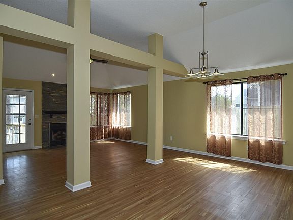 5th image of 141 Westport Dr