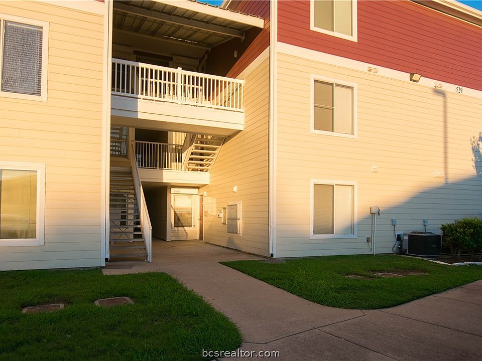 1st image of 529 Sw Pkwy #104