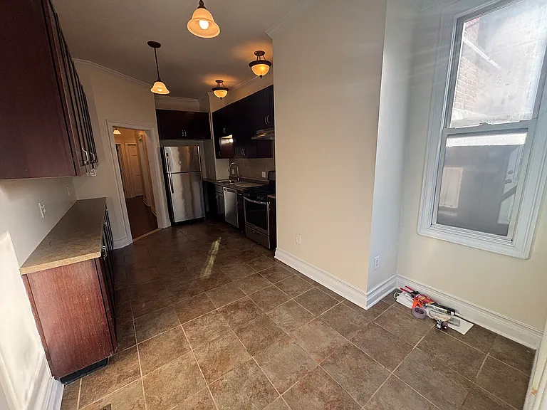 527 E 234th St #1A — Photo 4