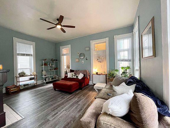 4th image of 34 E Powell Ave