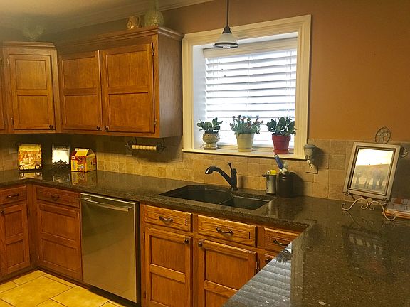 2nd image of 110 Southern Oaks Dr