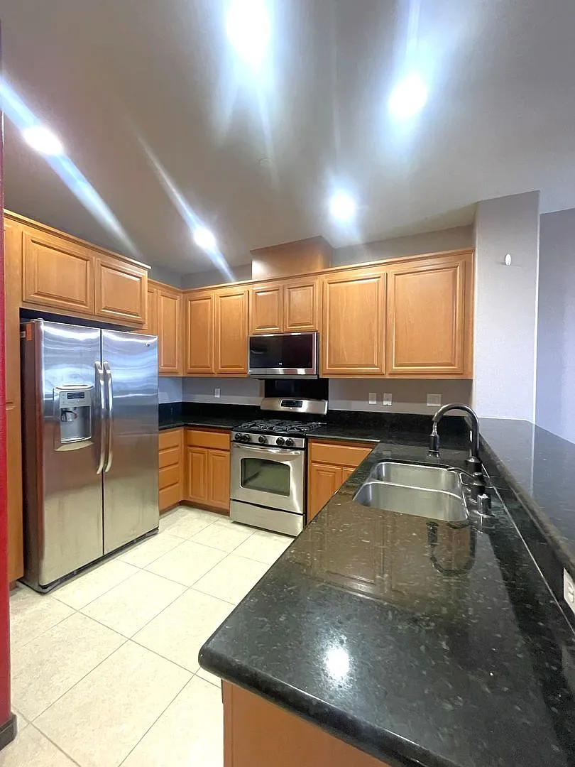 3 Bedroom 2 Bathroom Townhouse for rent in Hayward — Photo 3