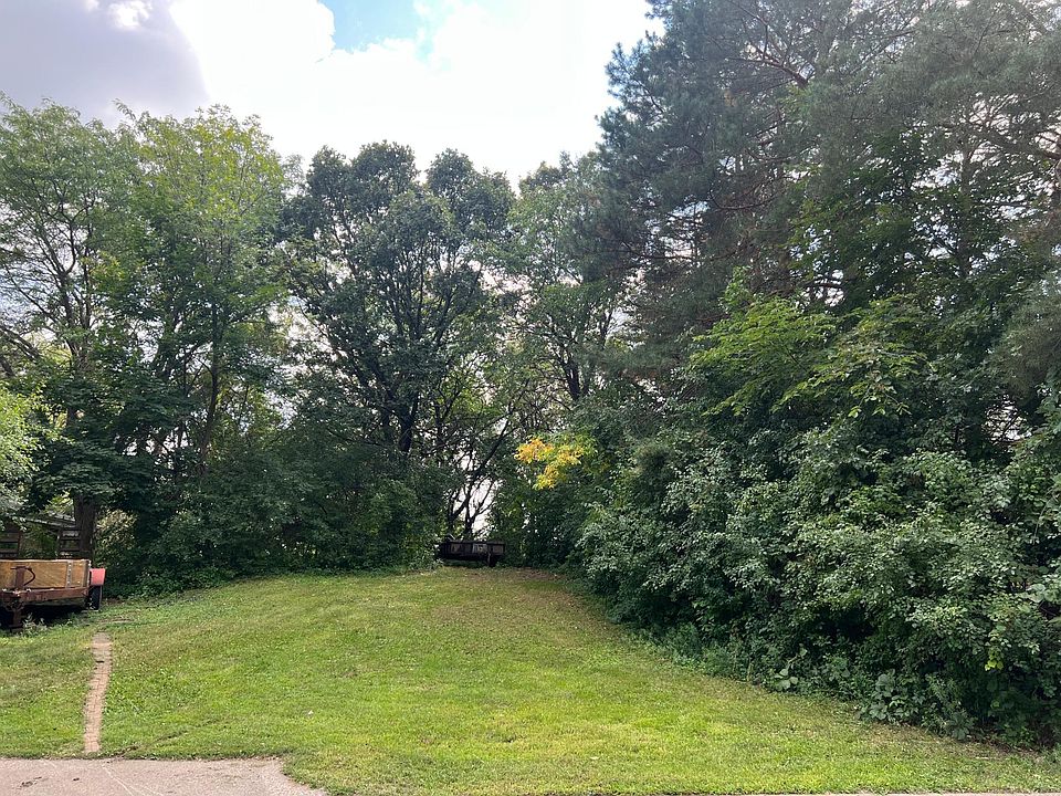 1st image of Summit Ln E