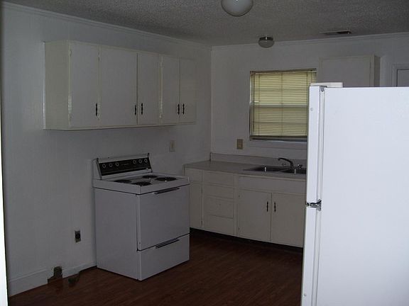 4th image of 124 Christa Dr