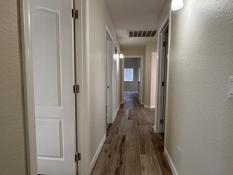 1606 W Kesler Ln — Photo 9
