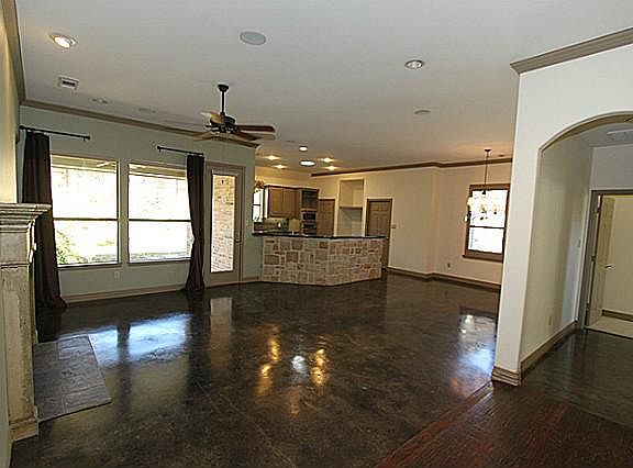 2nd image of 2540 Richmond Ct