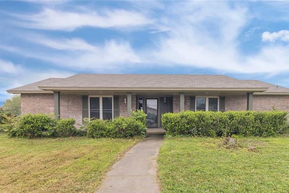 1st image of 4637 Newbury Ln
