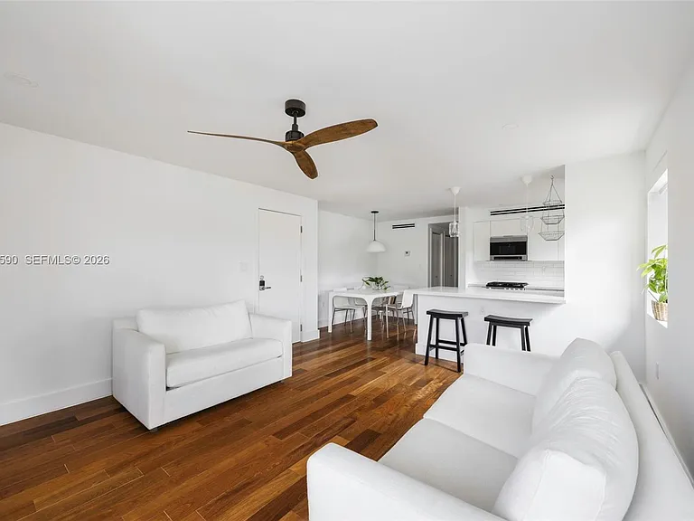 741 6th St #202 — Photo 3