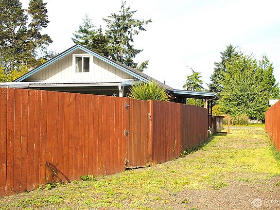 3rd image of 1620 S Ocosta Street