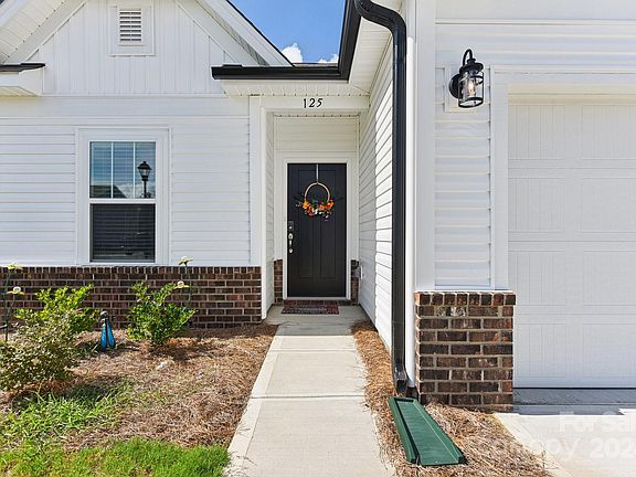 4th image of 125 Crimson Dr
