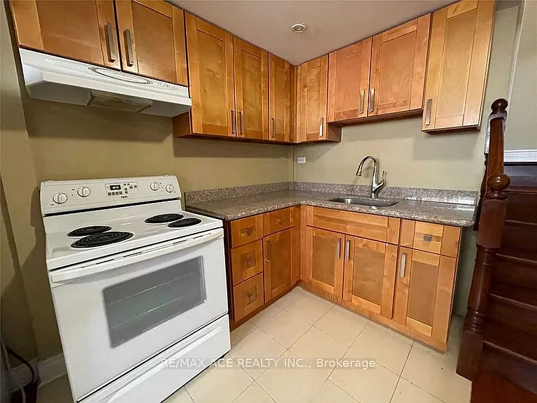 40 Cavehill Cres #LOWER — Photo 9