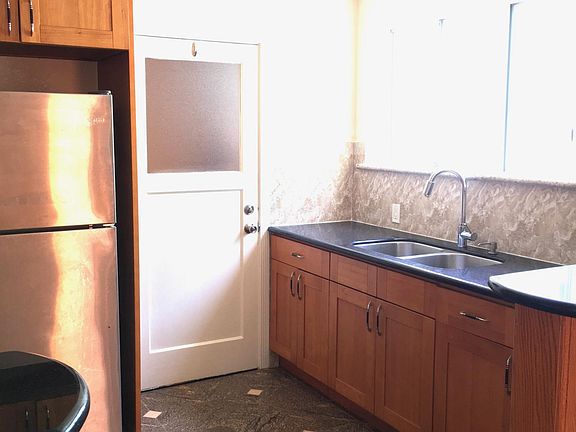 5th image of 3232 Taraval St APT 5