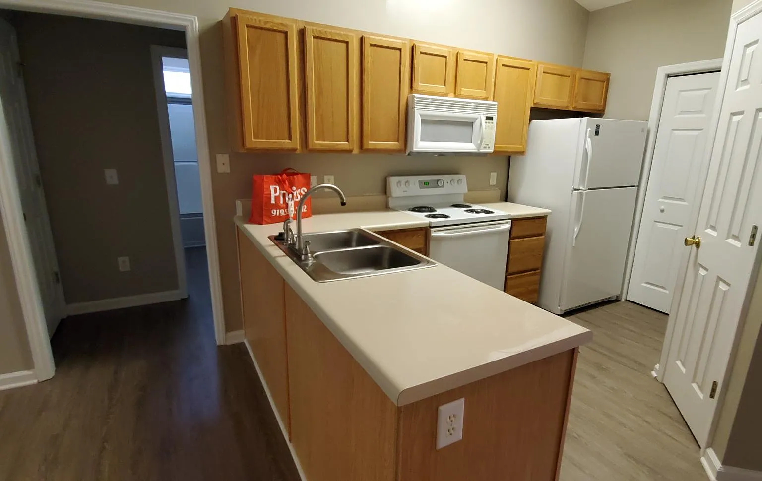 2 bed, 935 sqft, $1,295 — Photo 2