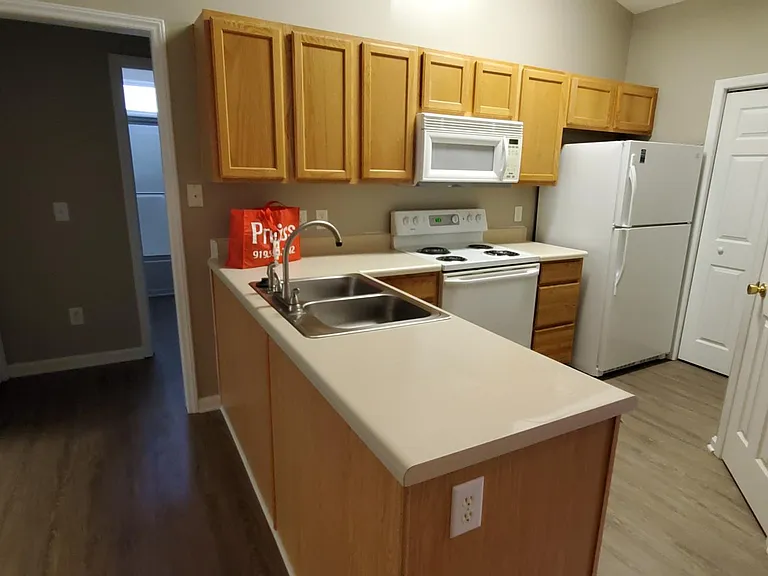 1851-304 Trailwood Dr — Photo 2