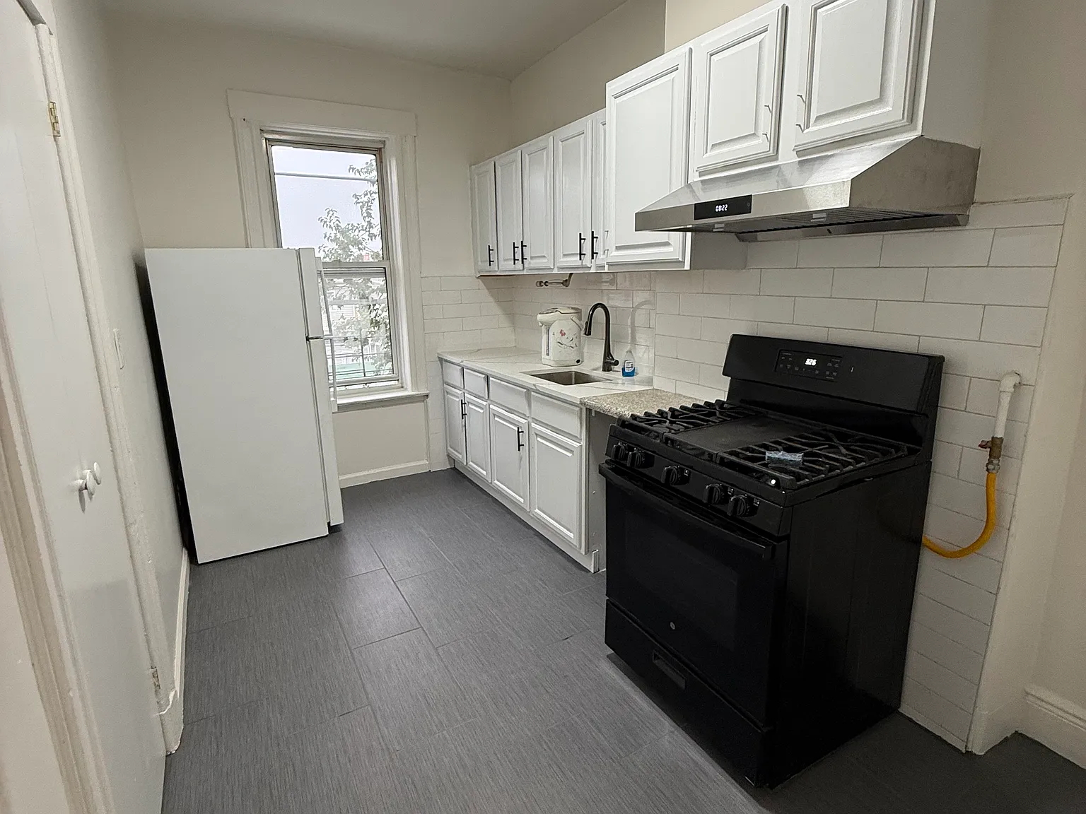 151 Hemlock St — Photo 2