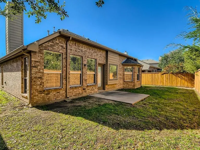 2798 Sparks Dr — Photo 16