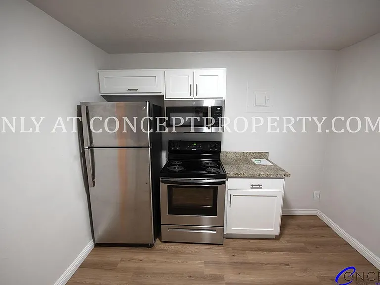 943-971 Chapel Dr — Photo 39