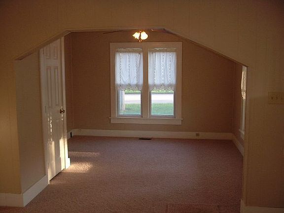 2nd image of 302 N Washington St