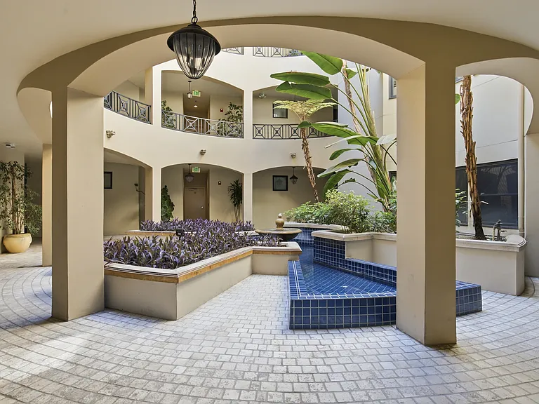 10305 Almayo Ave #404 — Photo 33