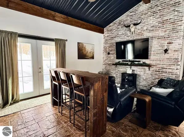 8922 Whispering Pines Dr, Mancelona, MI 49659