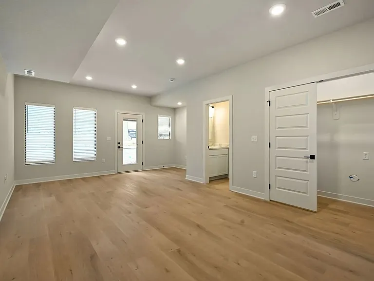 220-226 Sumac Rd — Photo 8