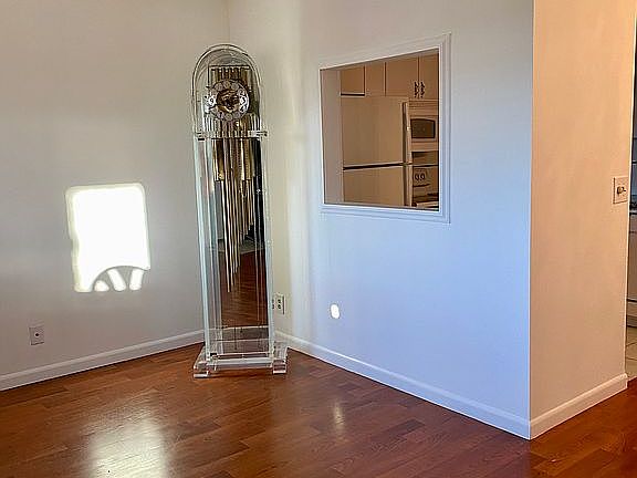 2nd image of 500 Village Green Cir W