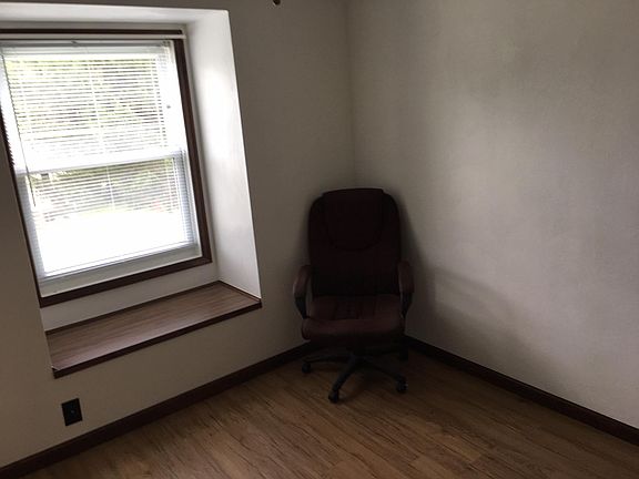 5th image of 909 Hornick St