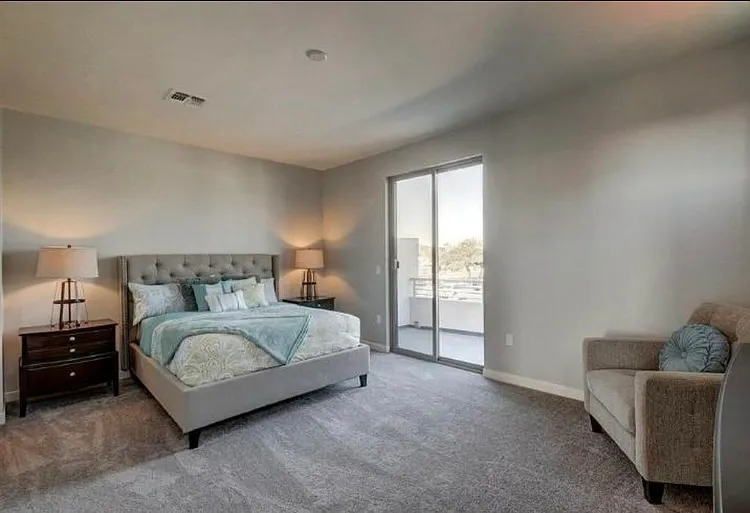 3 bed, 1842 sqft, $950 — Photo 1