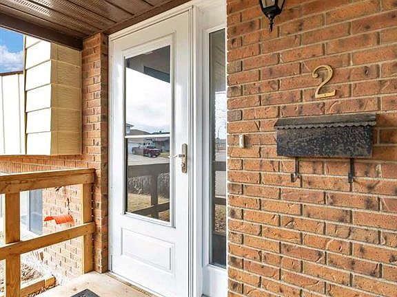 4th image of 2 E Rae Cres SE