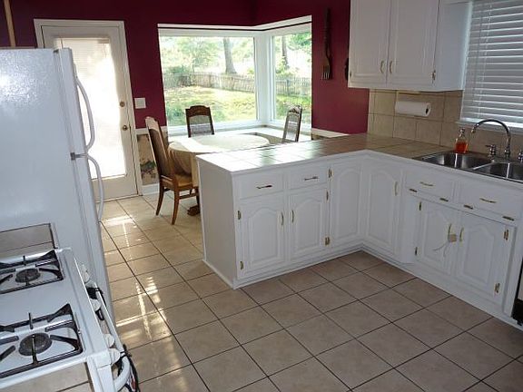 5th image of 2635 Fieldstone Dr SE