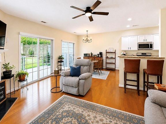 5th image of 3544 Lantern View Ln
