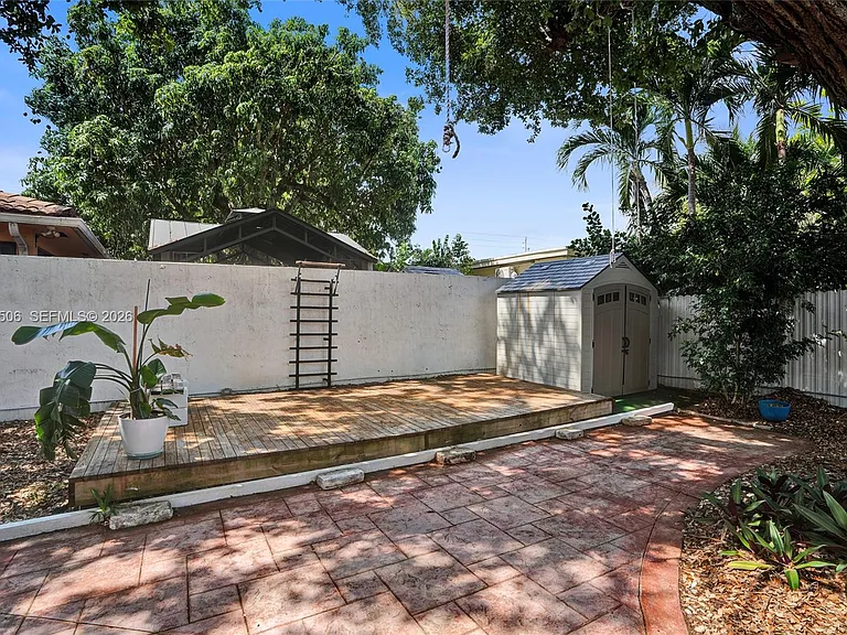 2420 SW 16th St — Photo 30