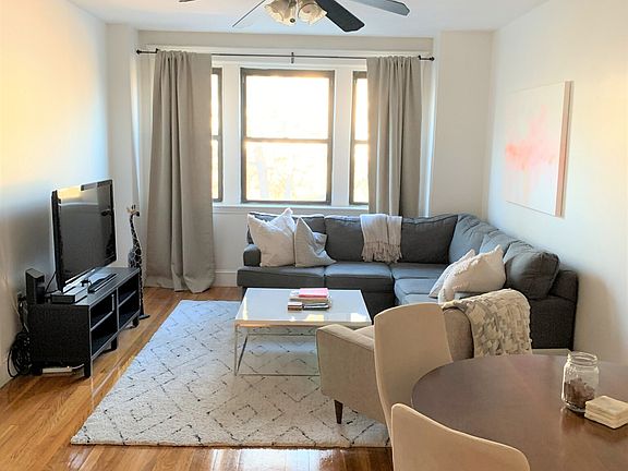 5th image of 19 Egremont Rd APT 2