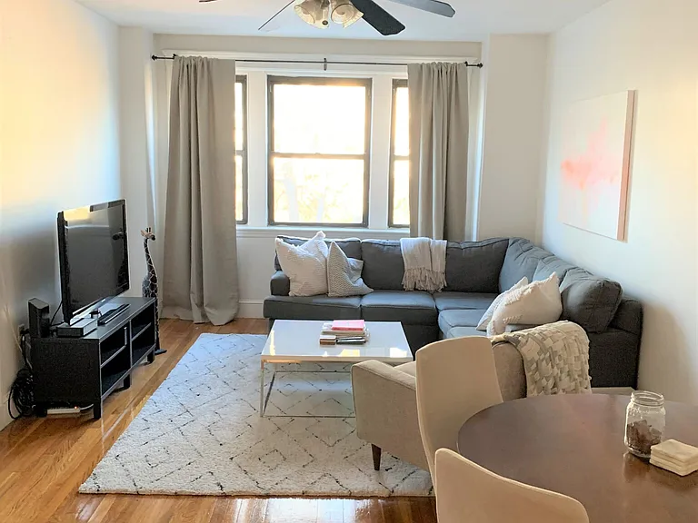 19 Egremont Rd #2 — Photo 5