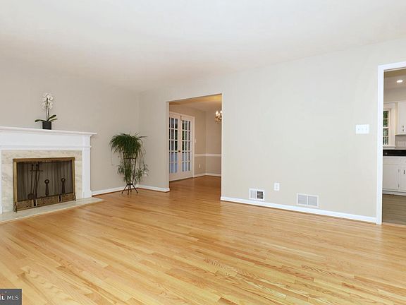 5th image of 9119 Maywood Ln