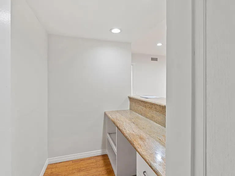 4915 Tyrone Ave #215 — Photo 15