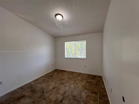 4th image of 1301 SE 28th Ln #1301