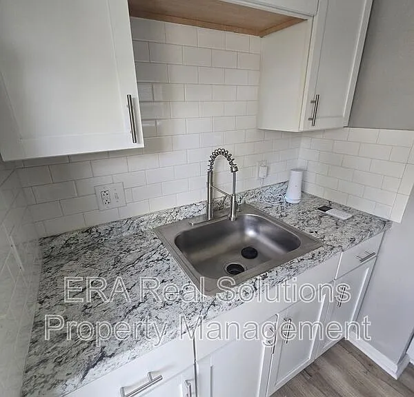 977 13th Ave — Photo 8